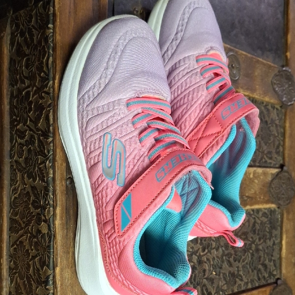 Girl's Sketchers Athletic Shoes - Size 3 - Picture 1 of 4